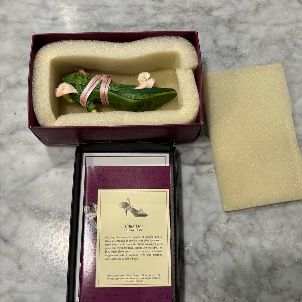 Vintage❤️Collectible: Just The Right Shoe Collectible - Picture 11 of 13